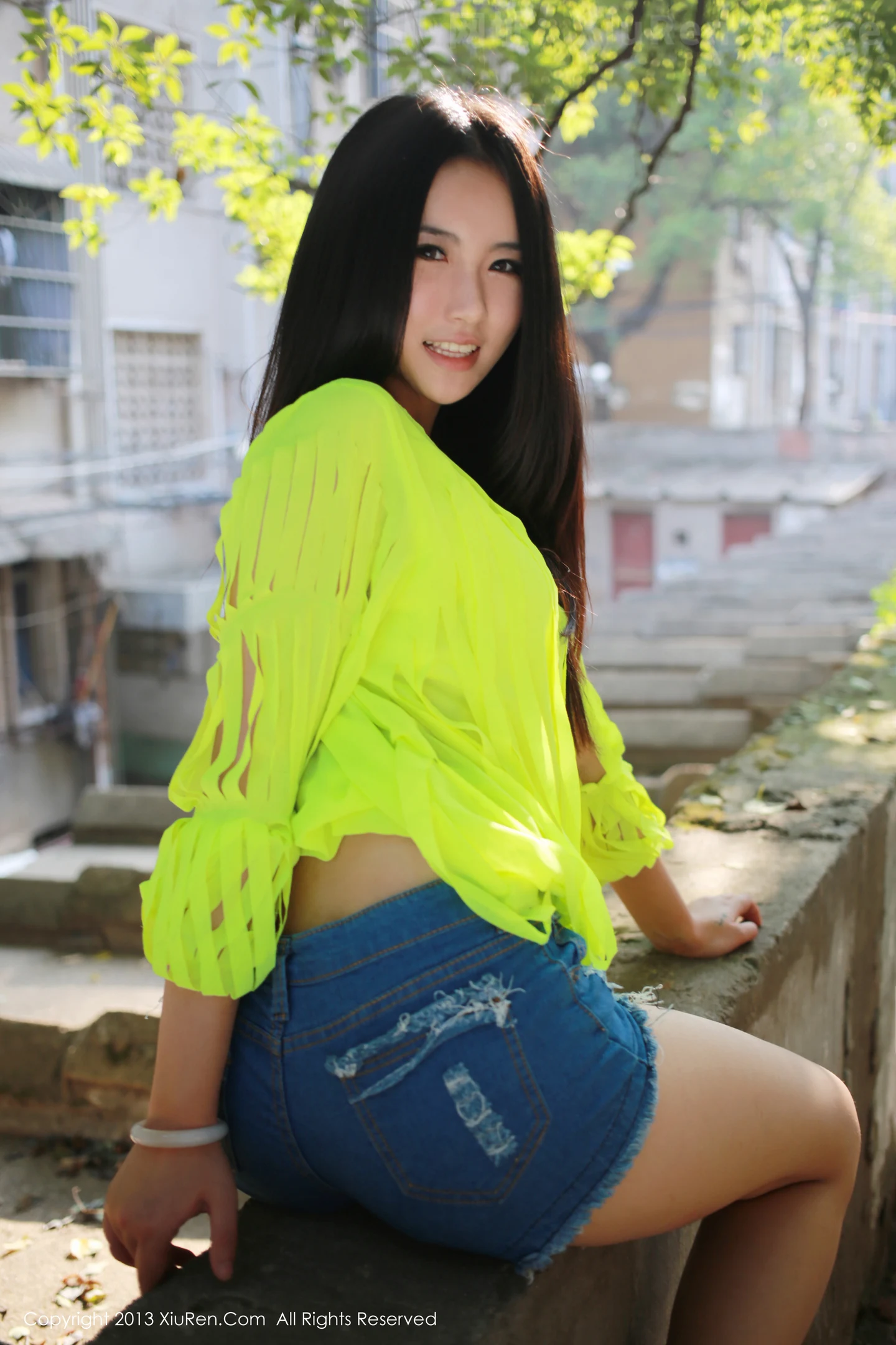 图片[3]-[XiuRen秀人网]VOL.017 美媛女神MOON嘉依居家私房超级豪乳诱惑写真80P-秀人网官方网站
